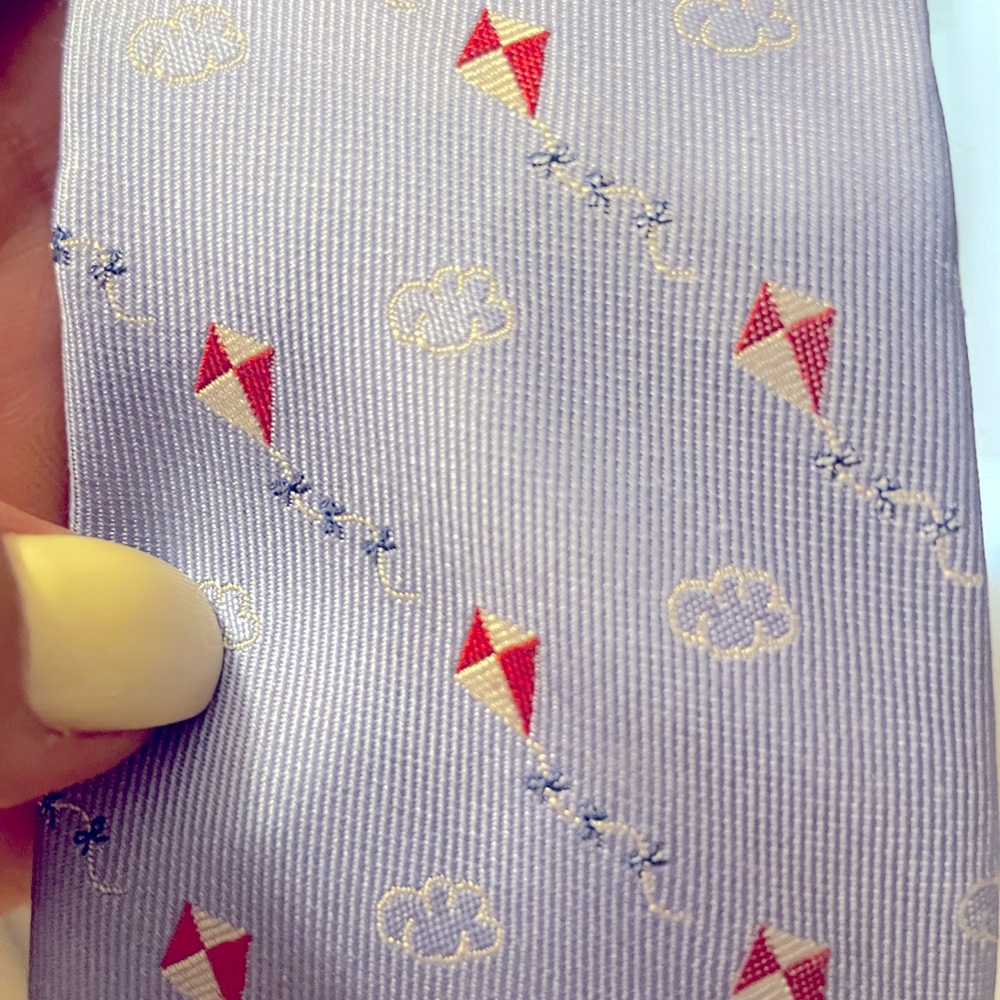 Boys’ Lord & Taylor Light Blue Silk Tie with Red Kite Pattern, EUC - Picture 5 of 8
